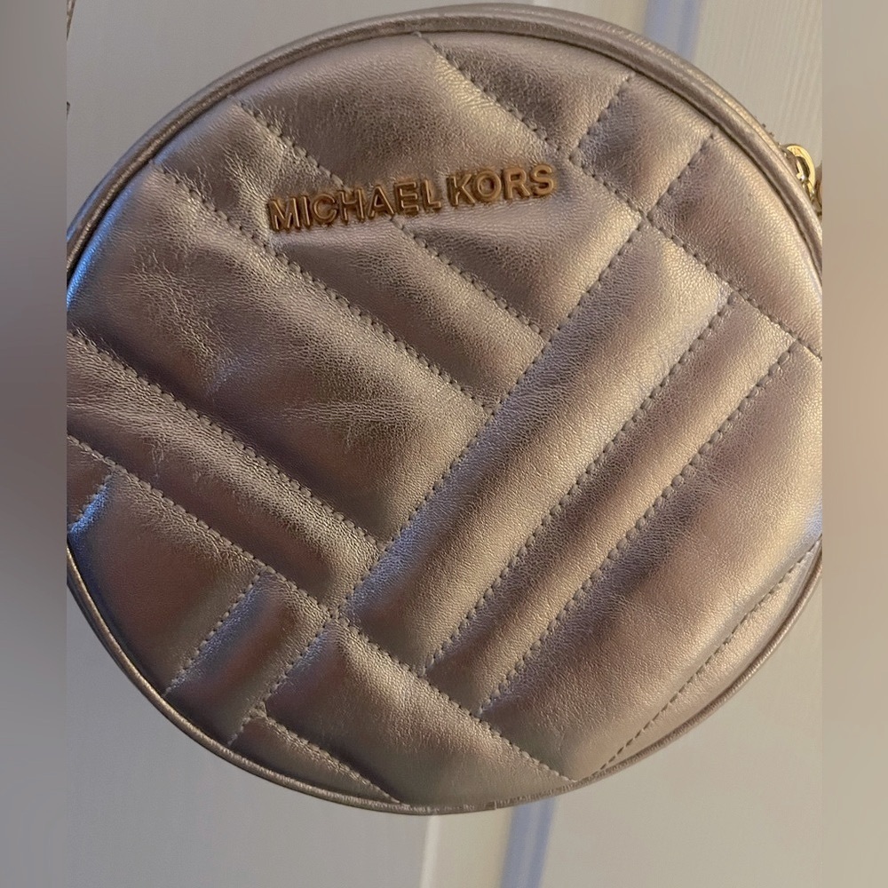 EUC MICHAEL KORS VIVIANNE METALLIC CANTEEN CROSSBODY HANDBAG